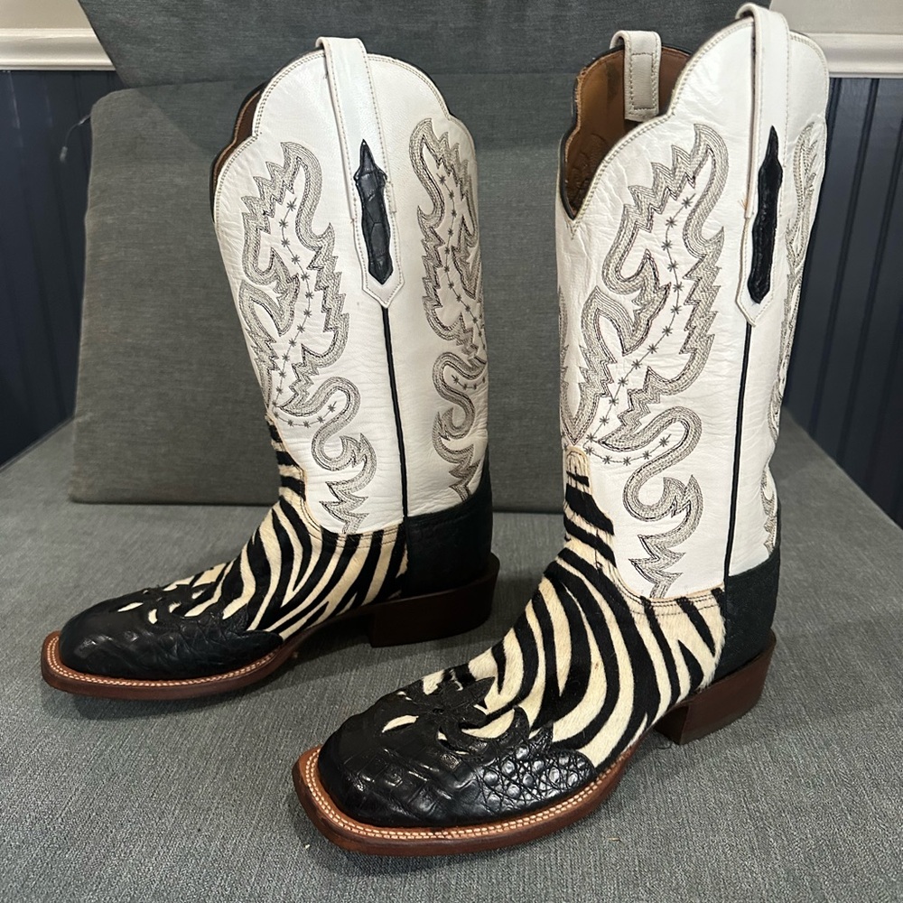 Lucchese women’s boots size 9B